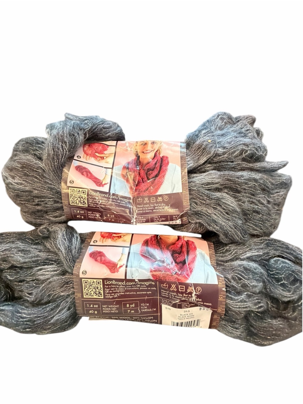 Lion Brand Yarns Imagine Scarf Yarn 2 Skeins BLACK ICE 315  8 Yards Ea New